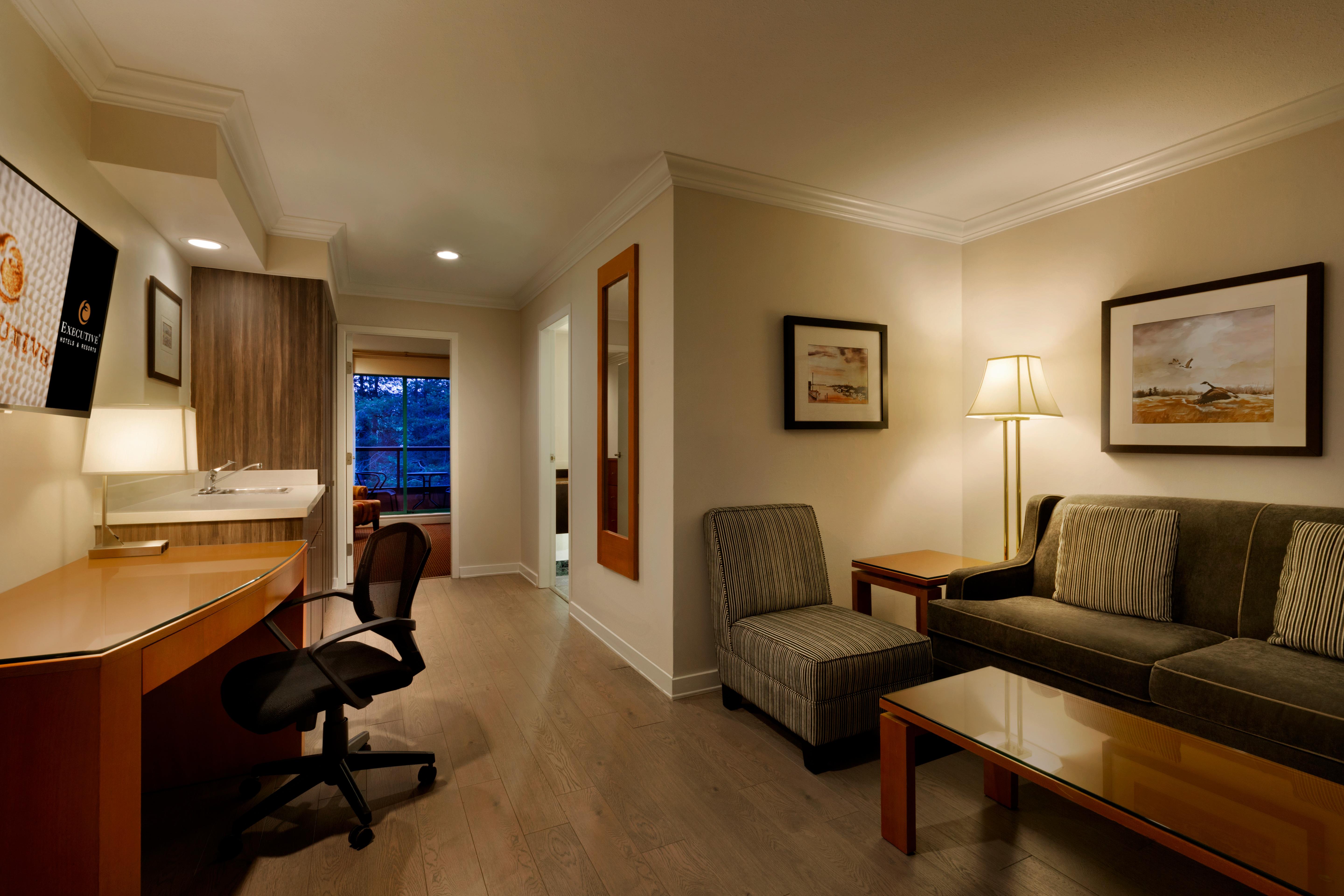 Executive Suites Hotel & Conference Center, Metro Vancouver Burnaby Exterior photo