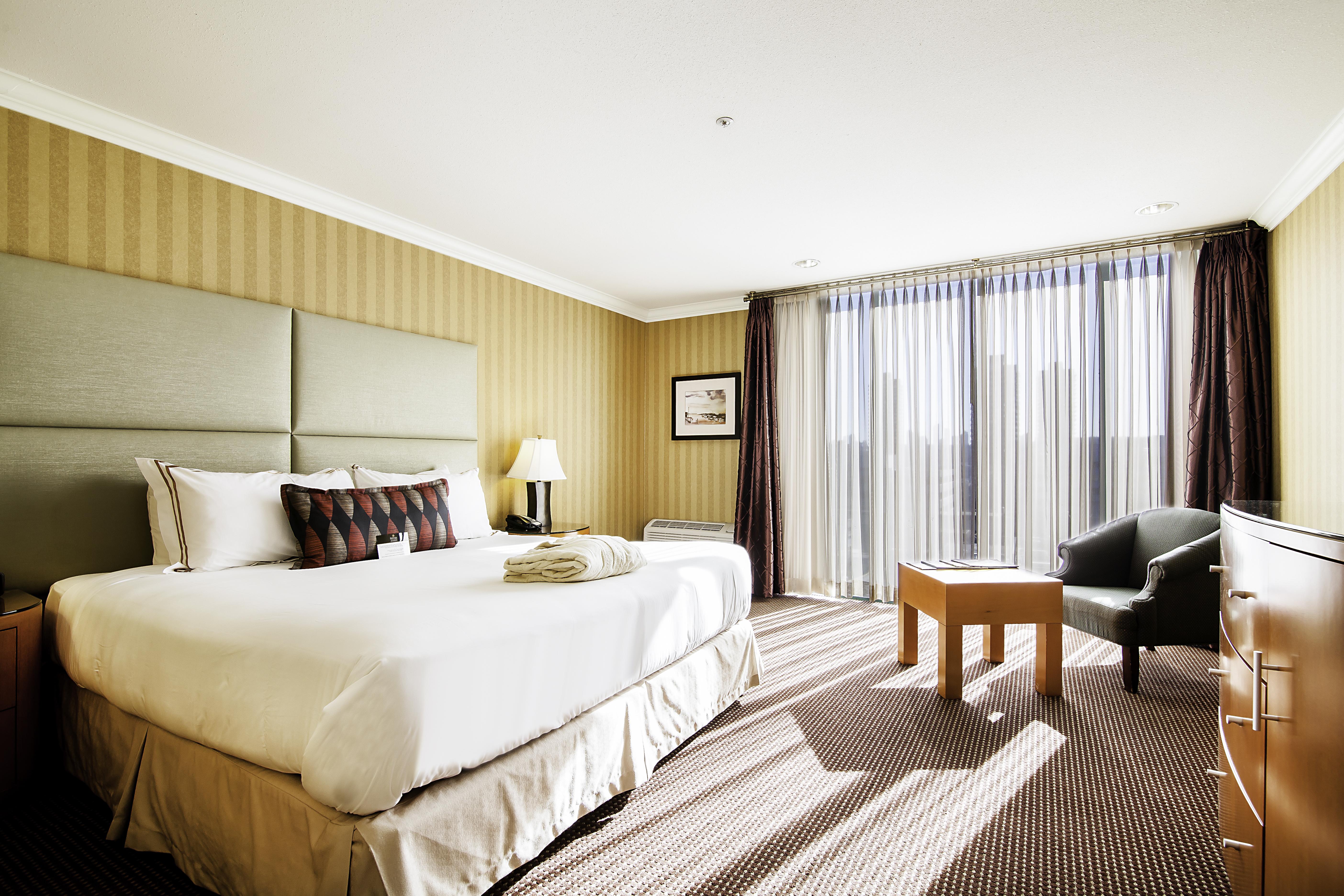 Executive Suites Hotel & Conference Center, Metro Vancouver Burnaby Exterior photo