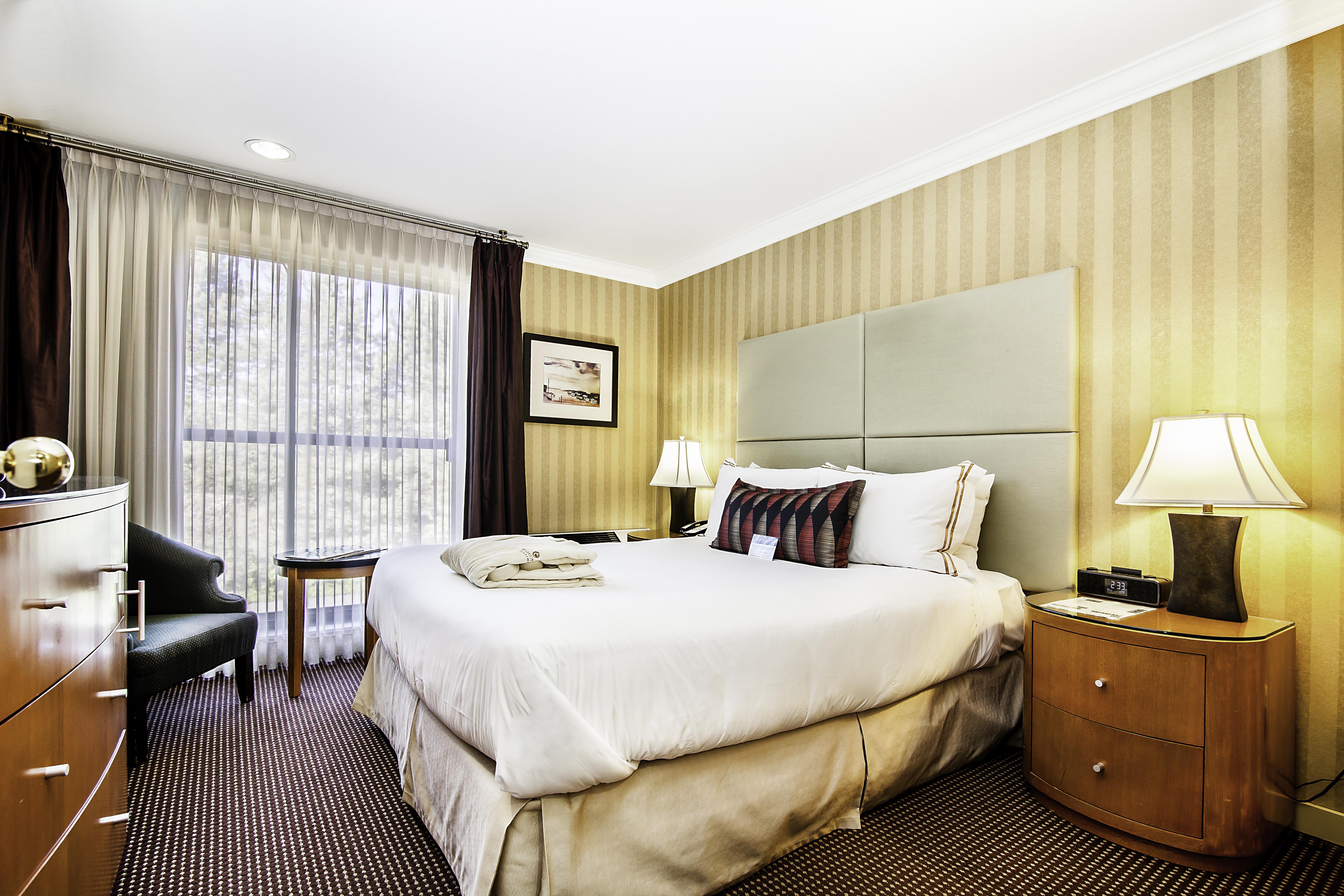Executive Suites Hotel & Conference Center, Metro Vancouver Burnaby Exterior photo