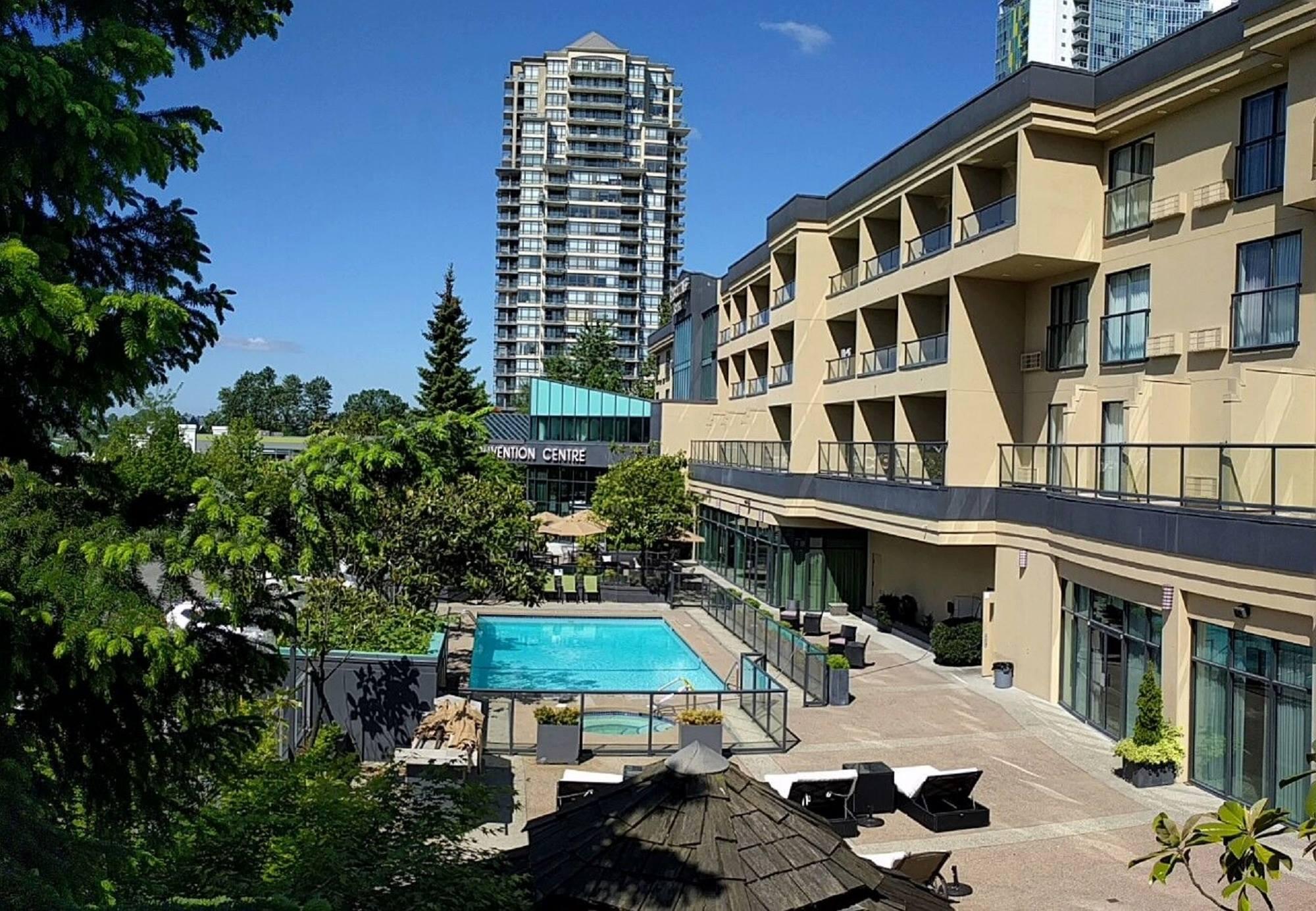 Executive Suites Hotel & Conference Center, Metro Vancouver Burnaby Exterior photo