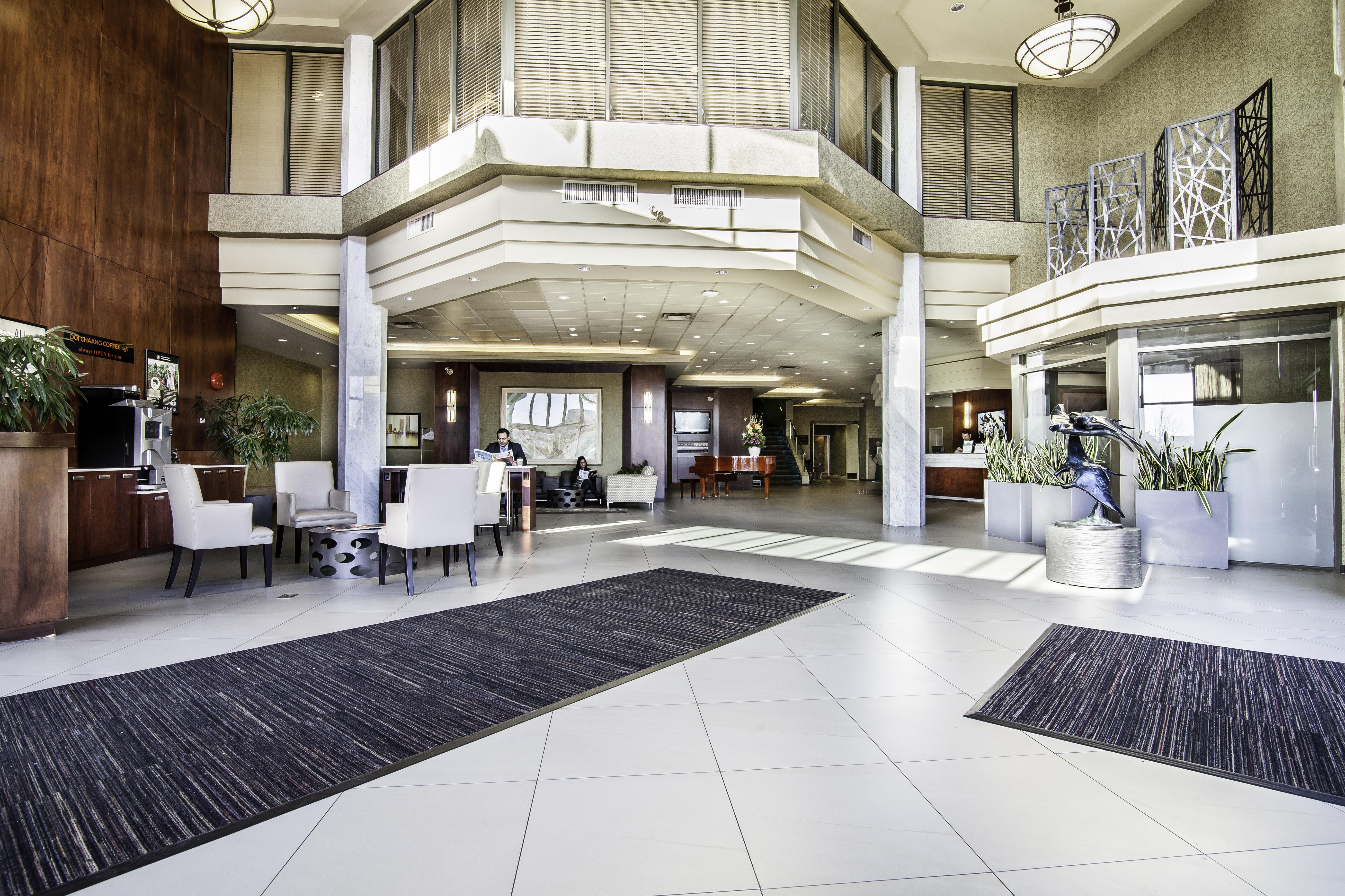 Executive Suites Hotel & Conference Center, Metro Vancouver Burnaby Exterior photo
