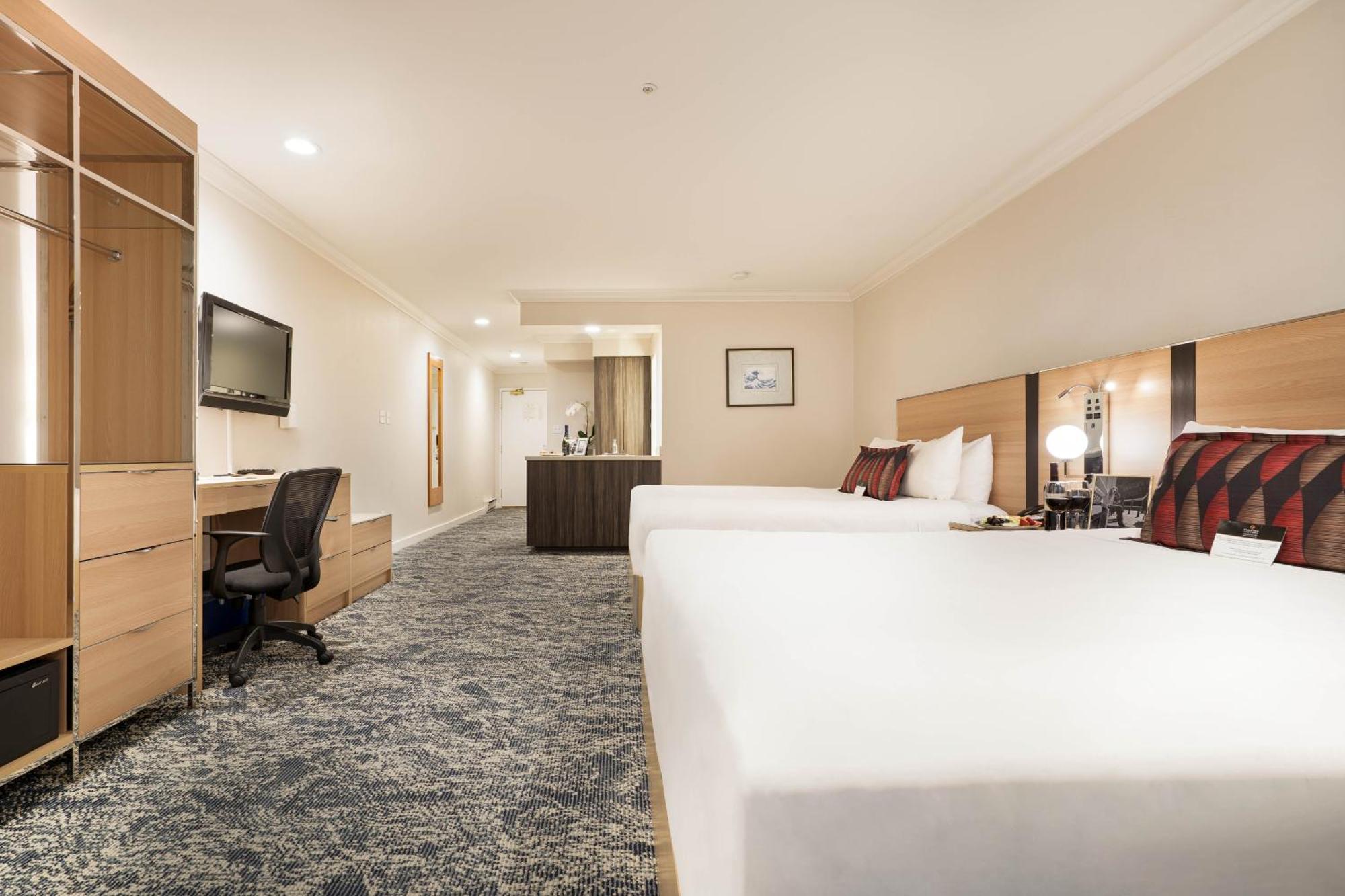 Executive Suites Hotel & Conference Center, Metro Vancouver Burnaby Exterior photo